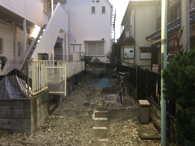 ブロックフェンス解体工事(東京都中野区弥生町)前の様子です。